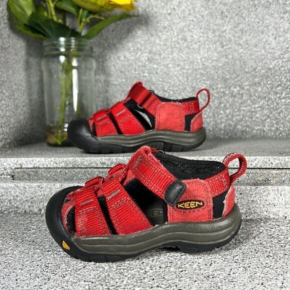 Keen Whisperer Red Closed Toed Sandals Shoes Outdoor Hiking Size 4 Toddler - Picture 2 of 7